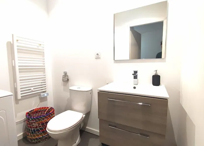 Beautiful Duplex With Ac - Place Du Palais 아파트